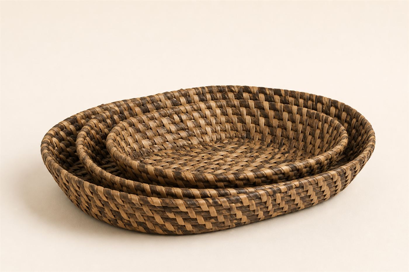Set of three nesting banana-fiber catch-all trays